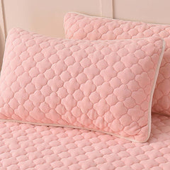 SOGA Pink 153cm Wide Mattress Cover Thick Quilted Fleece Stretchable Clover Design Bed Spread Sheet Protector with Pillow Covers