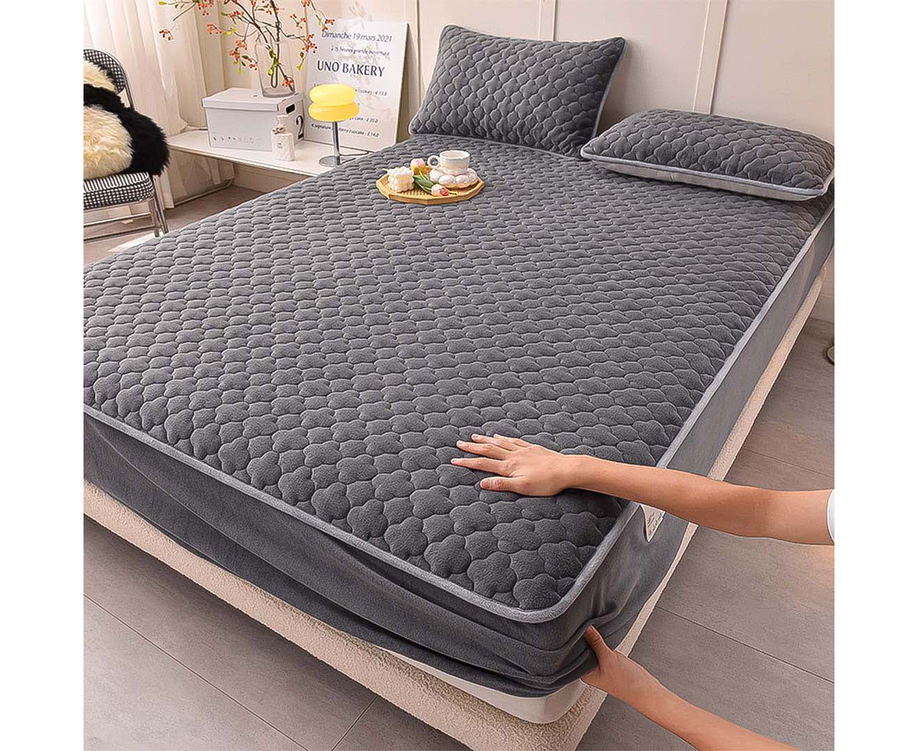 SOGA 2X Grey 153cm Wide Mattress Cover Thick Quilted Fleece Stretchable Clover Design Bed Spread Sheet Protector with Pillow Covers