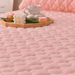 SOGA Pink 183cm Wide Mattress Cover Thick Quilted Fleece Stretchable Clover Design Bed Spread Sheet Protector with Pillow Covers
