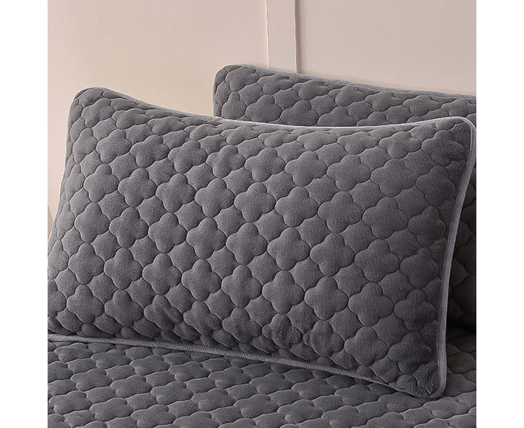 SOGA 2X Grey 153cm Wide Mattress Cover Thick Quilted Fleece Stretchable Clover Design Bed Spread Sheet Protector with Pillow Covers