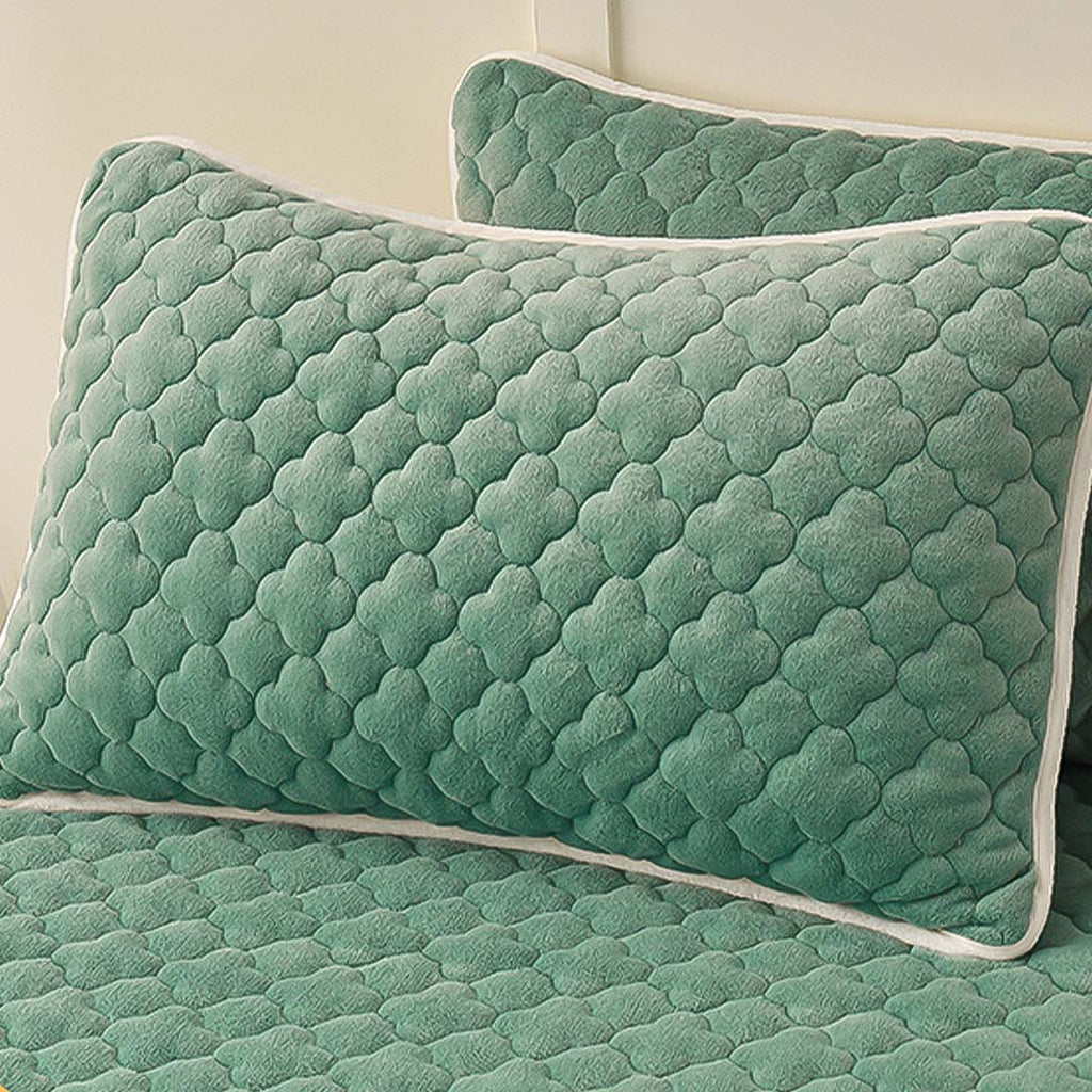 SOGA 2X Green 153cm Wide Mattress Cover Thick Quilted Fleece Stretchable Clover Design Bed Spread Sheet Protector with Pillow Covers